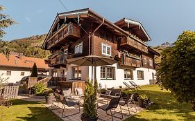 Aura Bed & Breakfast